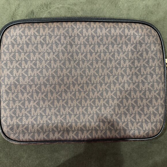 ORIGINAL MICHAEL KORS logo iPad SLEEVES - Picture 2 of 3